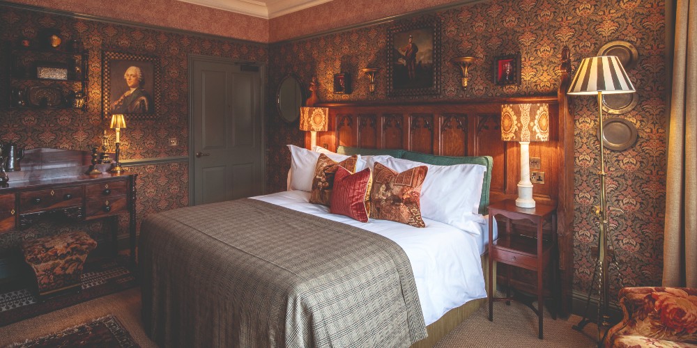 the-jacobite-rising-room-the-fife-arms-hotel-braemar-scotland-family-traveller-top-uk-hotels-may-2022