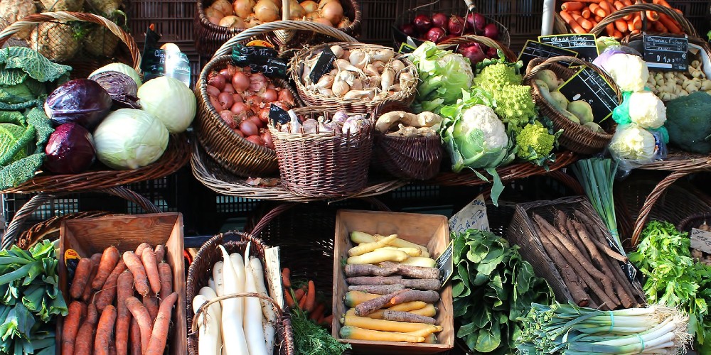 vegetable-stall-marche-de-capucins-south-west-france