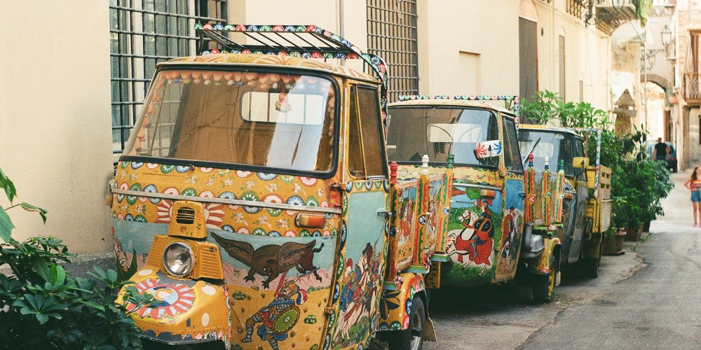 colourful-tuk-tuk-taxis-palermo-italy-regos-kornyei