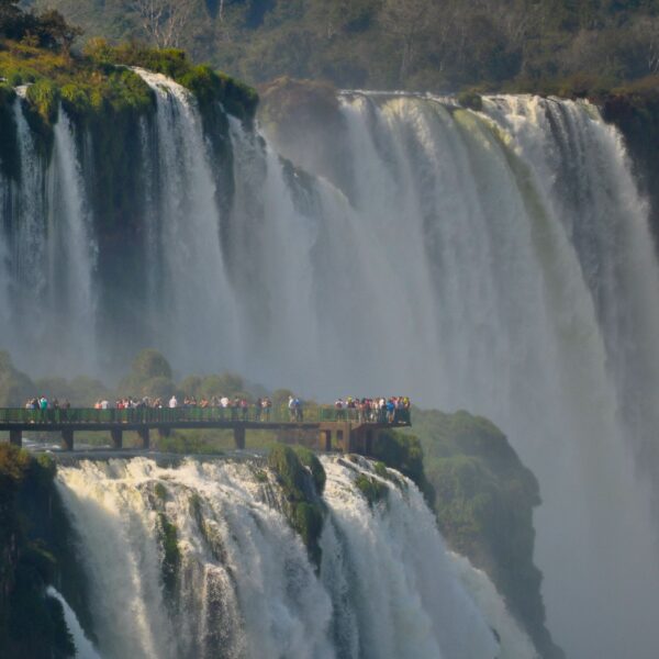 brazil-iguazu-falls-guilherme-madalen