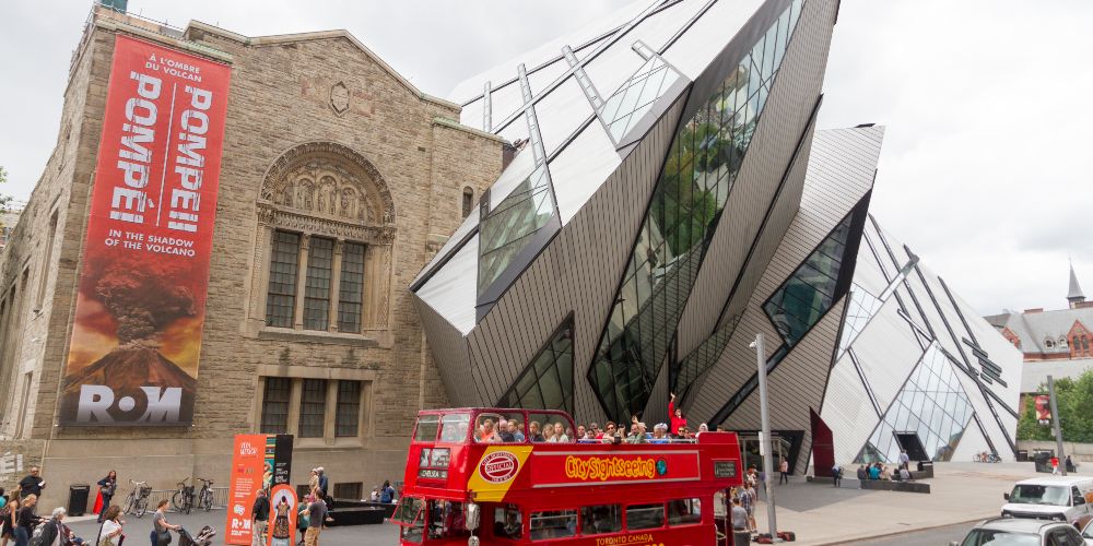 royal-ontario-museum-exterior