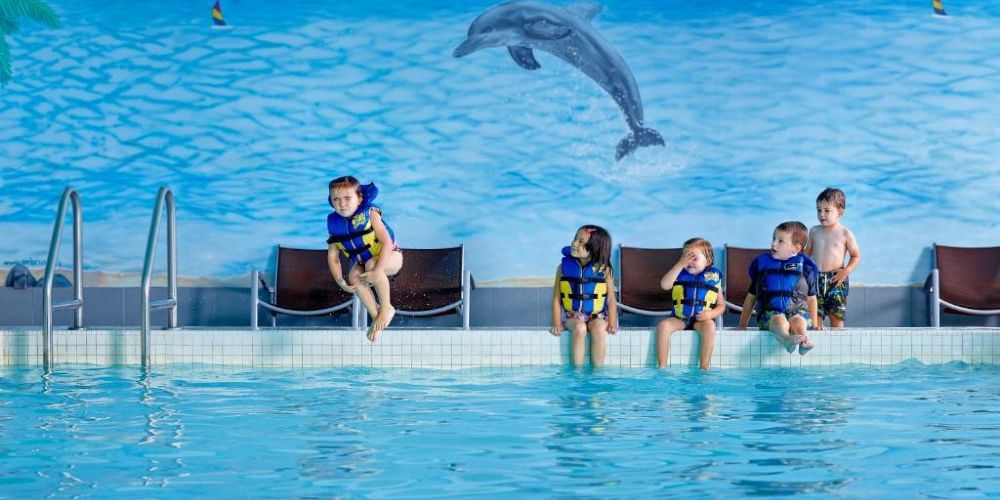 swimming-pool-chelsea-hotel-toronto