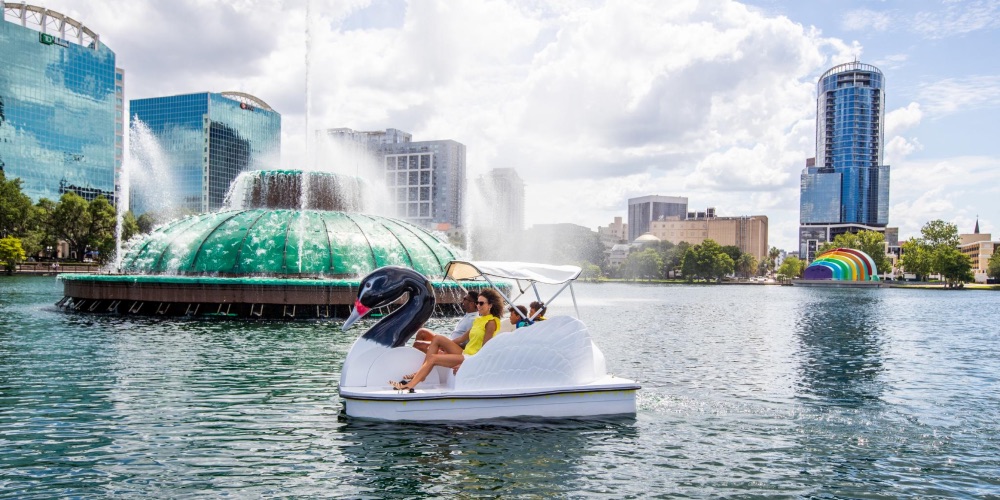 Lake-Eola-Park-Family-Swan-Boat-Tour-orlando-city