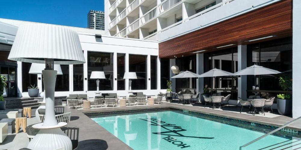 pool-hotel-arts-calgary-canada