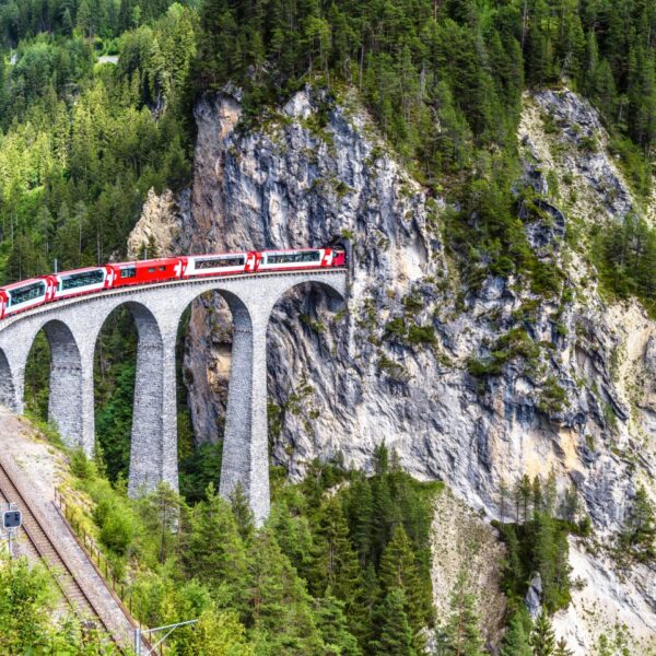 glacier-express-train-journey-switzerland