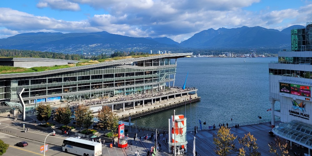 gold-floor-view-fairmont-waterfront