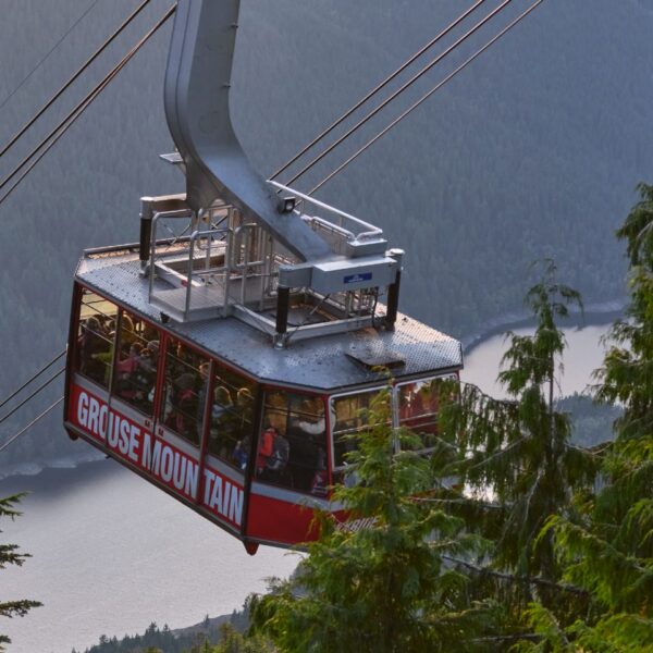 grouse-mountain-gondola-vancouver