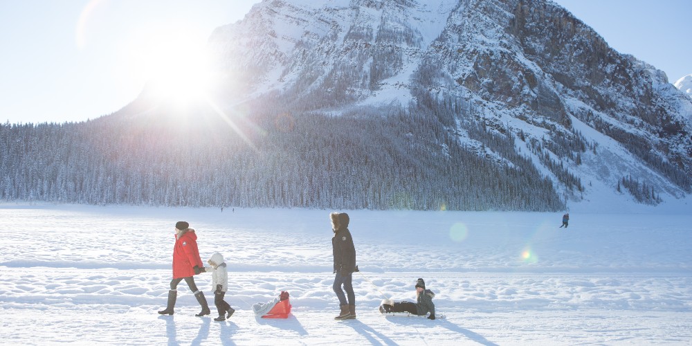 family-lake-louise-banff