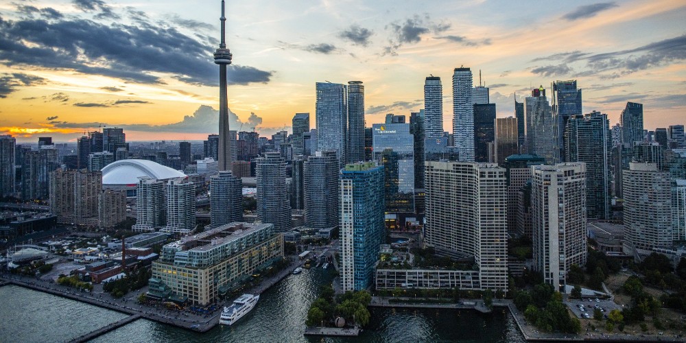 cn-tower-cityscape-toronto