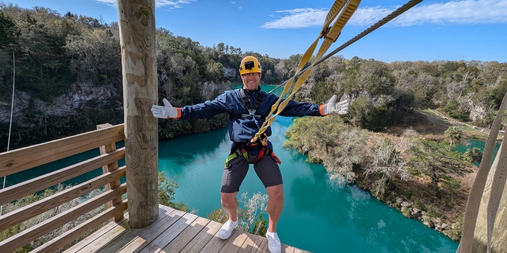 man-ziplining-ocala-florida-family-vacation