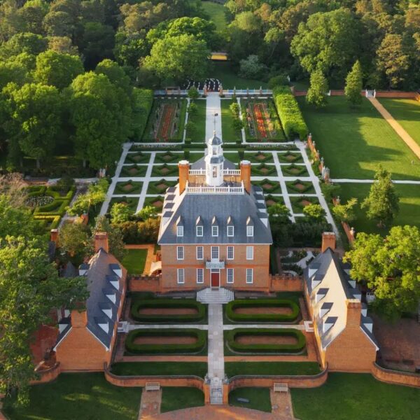 governors-palace-colonial-williamsburg-family-trip