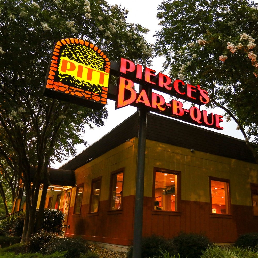 pierces-pitt-barbecue-colonial-williamsburg-family-trip