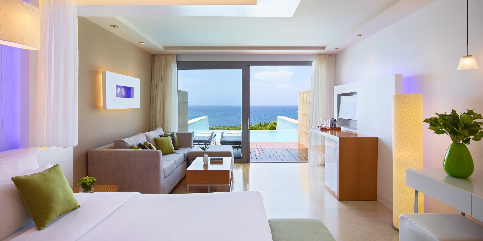 amus-suite-with-pool